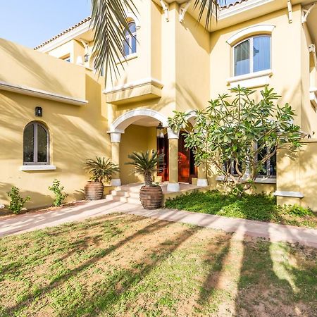 Chic 4Br Villa With Assistant Room And Private Pool On Palm Jumeirah By Deluxe Holiday Homes Дубай Экстерьер фото