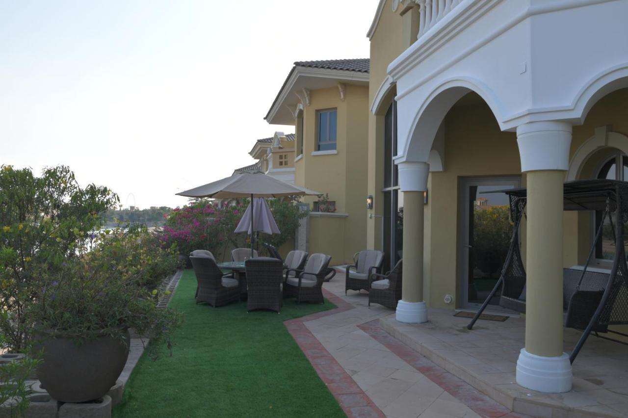 Chic 4Br Villa With Assistant Room And Private Pool On Palm Jumeirah By Deluxe Holiday Homes Дубай Экстерьер фото