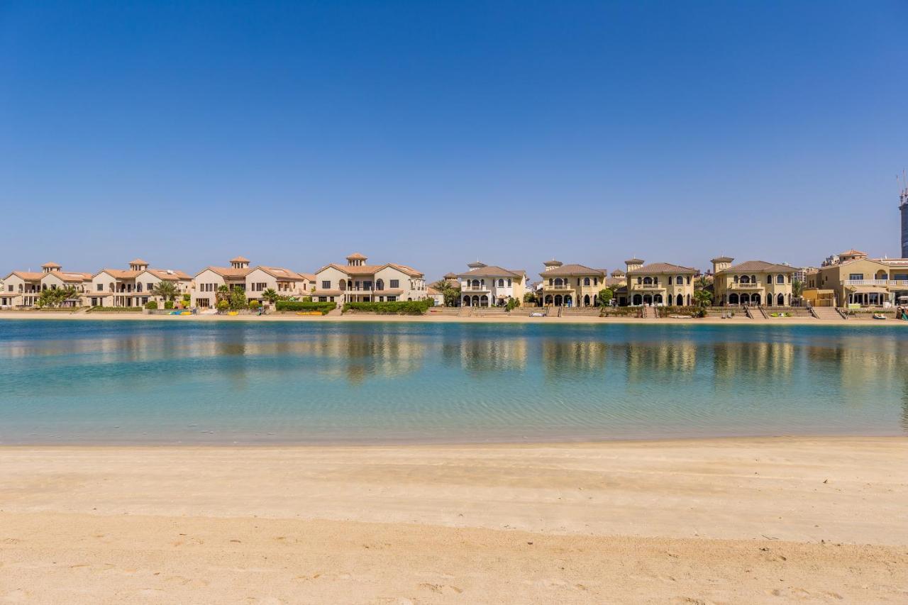Chic 4Br Villa With Assistant Room And Private Pool On Palm Jumeirah By Deluxe Holiday Homes Дубай Экстерьер фото