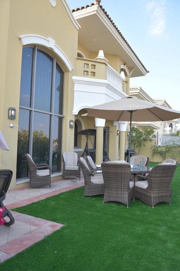 Chic 4Br Villa With Assistant Room And Private Pool On Palm Jumeirah By Deluxe Holiday Homes Дубай Экстерьер фото