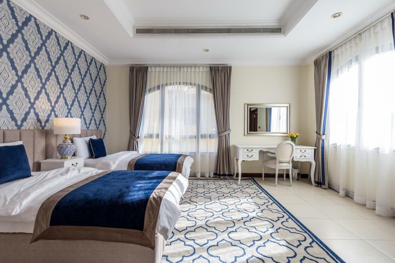 Chic 4Br Villa With Assistant Room And Private Pool On Palm Jumeirah By Deluxe Holiday Homes Дубай Экстерьер фото