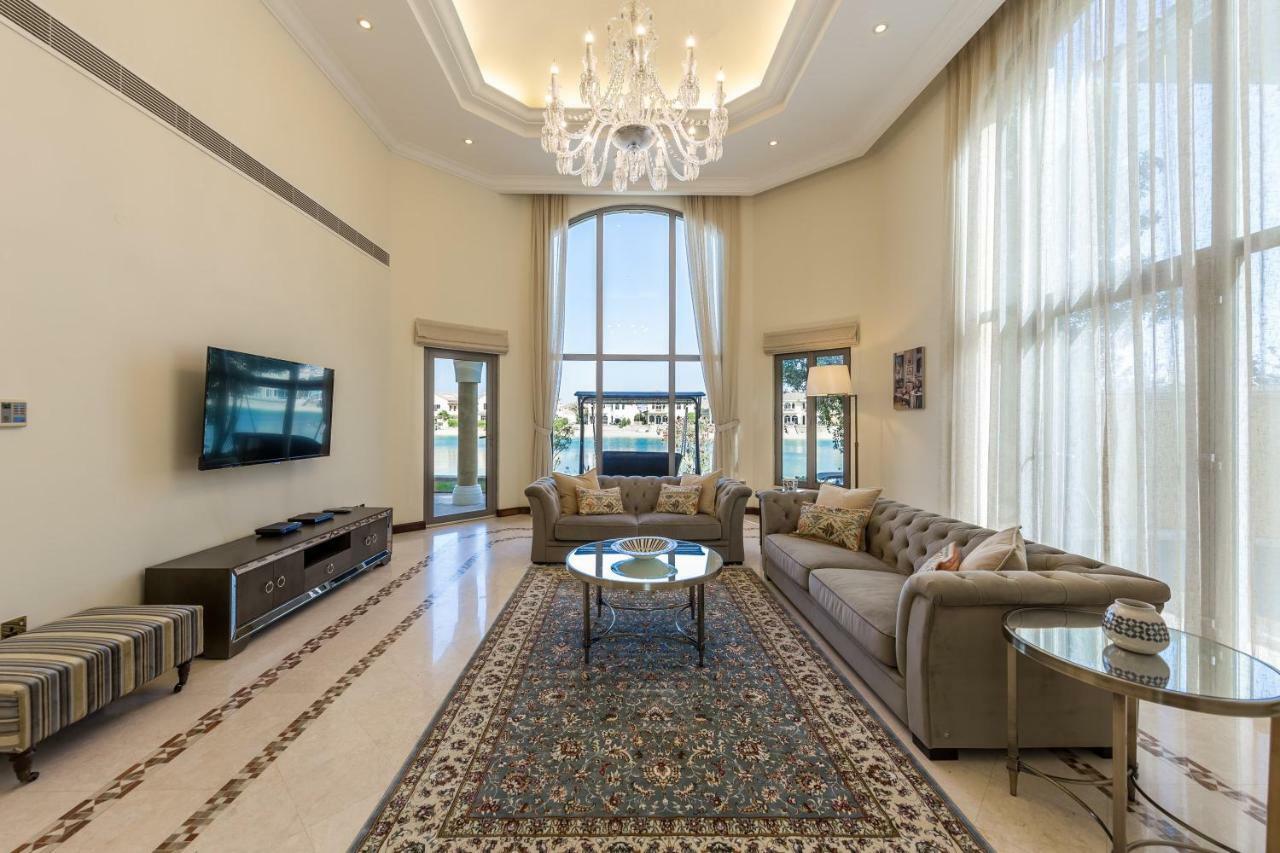 Chic 4Br Villa With Assistant Room And Private Pool On Palm Jumeirah By Deluxe Holiday Homes Дубай Экстерьер фото