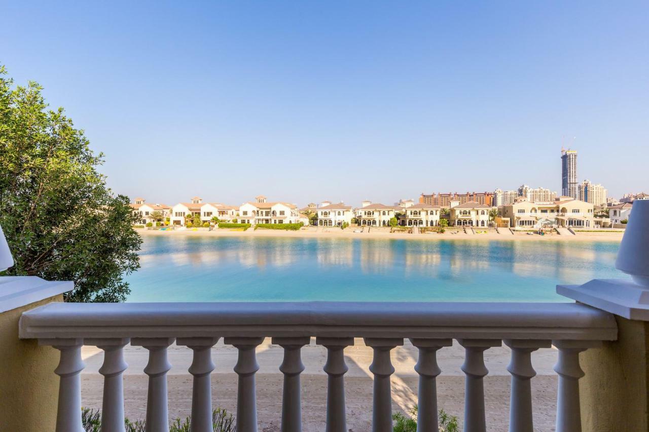 Chic 4Br Villa With Assistant Room And Private Pool On Palm Jumeirah By Deluxe Holiday Homes Дубай Экстерьер фото