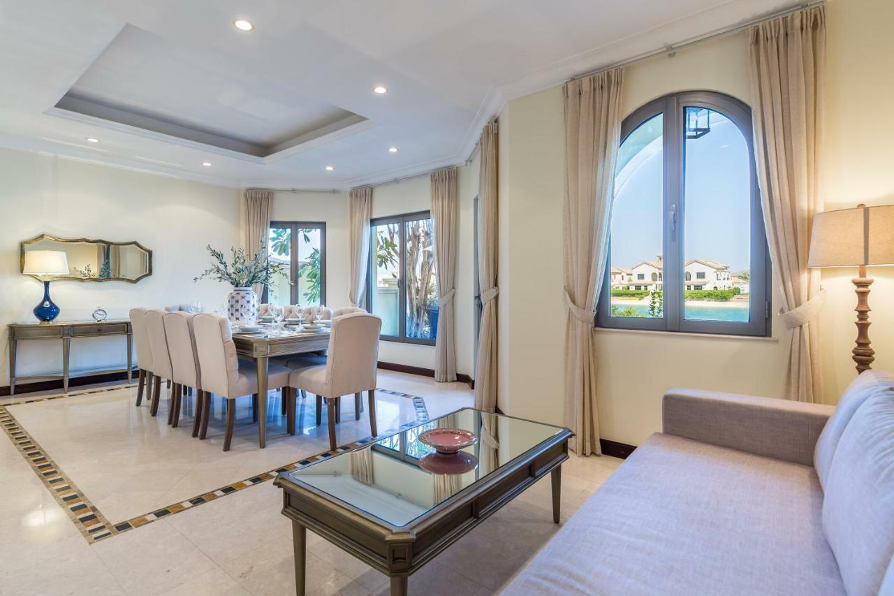 Chic 4Br Villa With Assistant Room And Private Pool On Palm Jumeirah By Deluxe Holiday Homes Дубай Экстерьер фото
