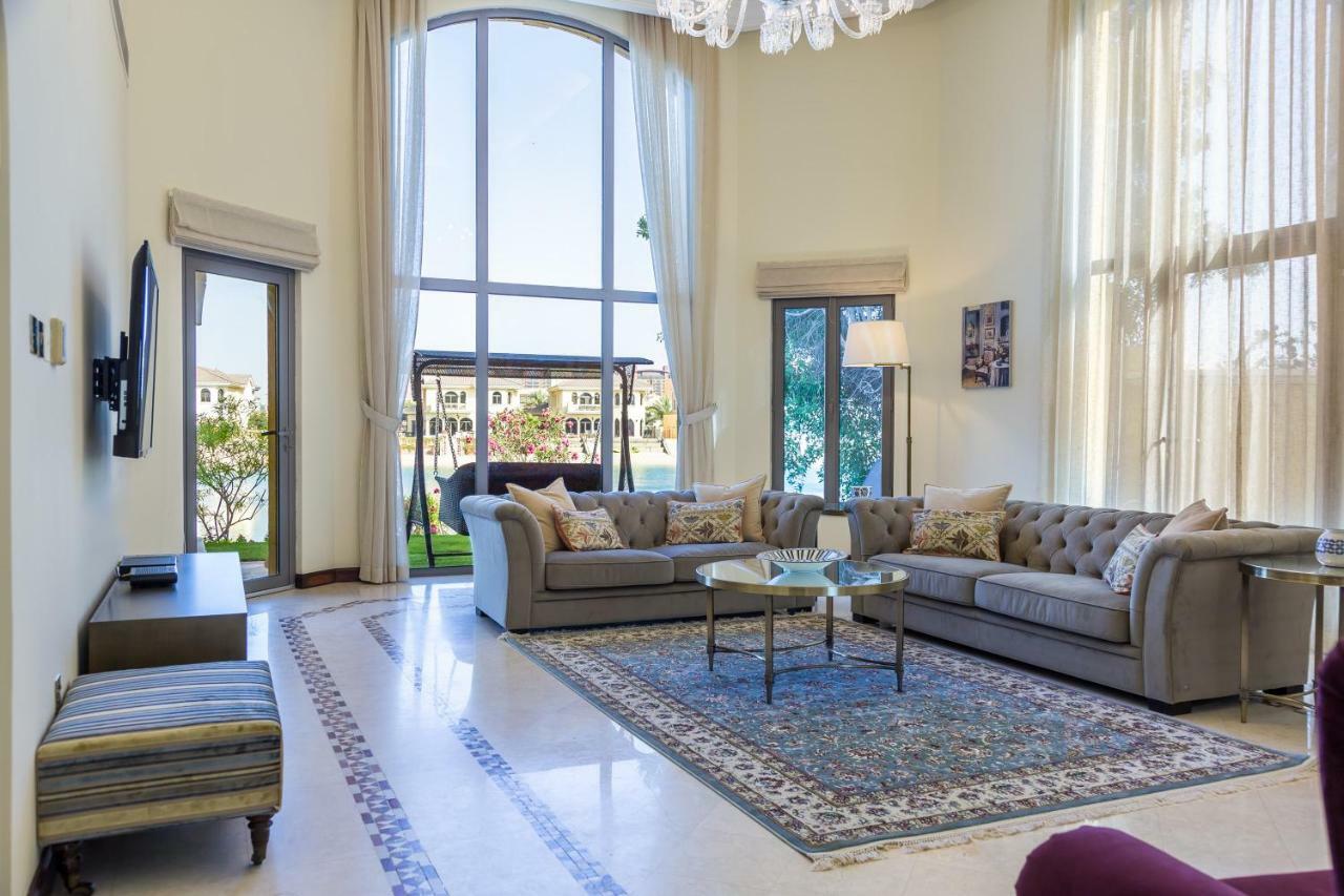 Chic 4Br Villa With Assistant Room And Private Pool On Palm Jumeirah By Deluxe Holiday Homes Дубай Экстерьер фото